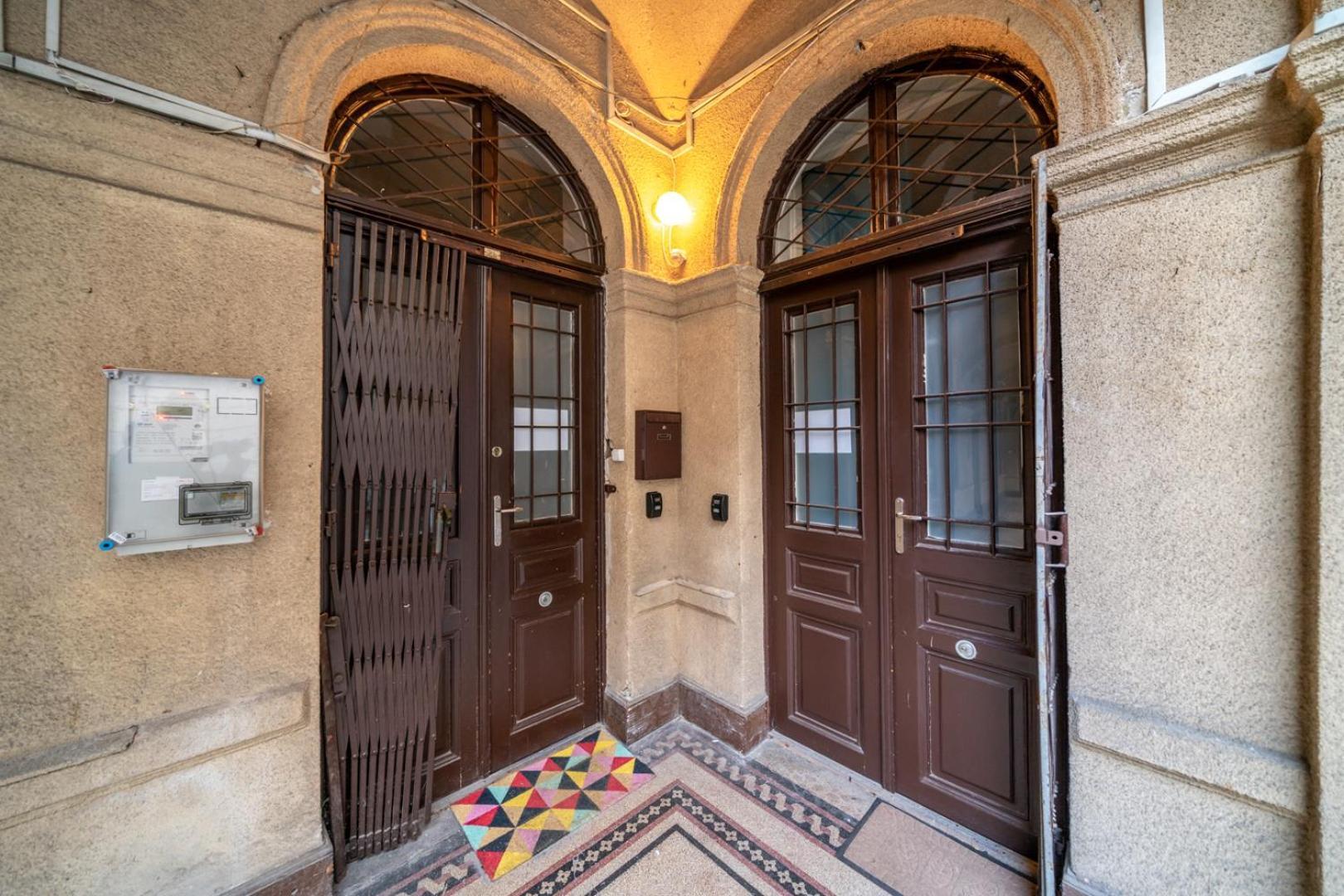 Appartement Downtown Delight - Erzsebet Blvd - 13 Ppl à Budapest Extérieur photo