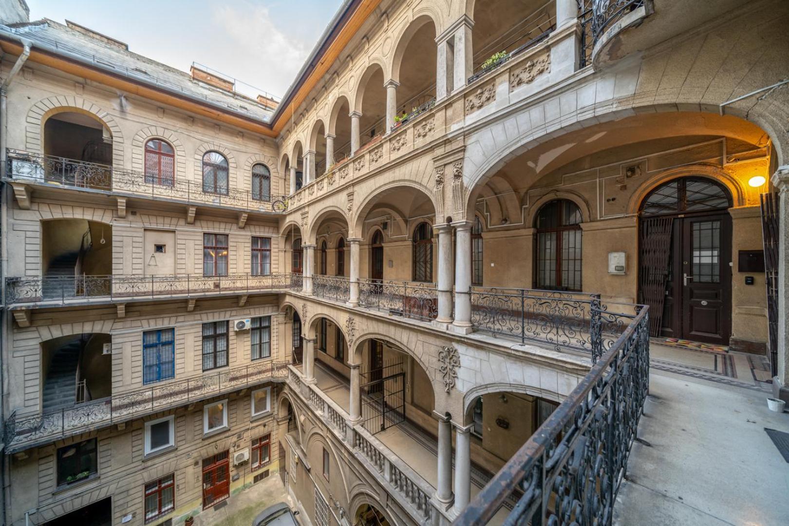 Appartement Downtown Delight - Erzsebet Blvd - 13 Ppl à Budapest Extérieur photo