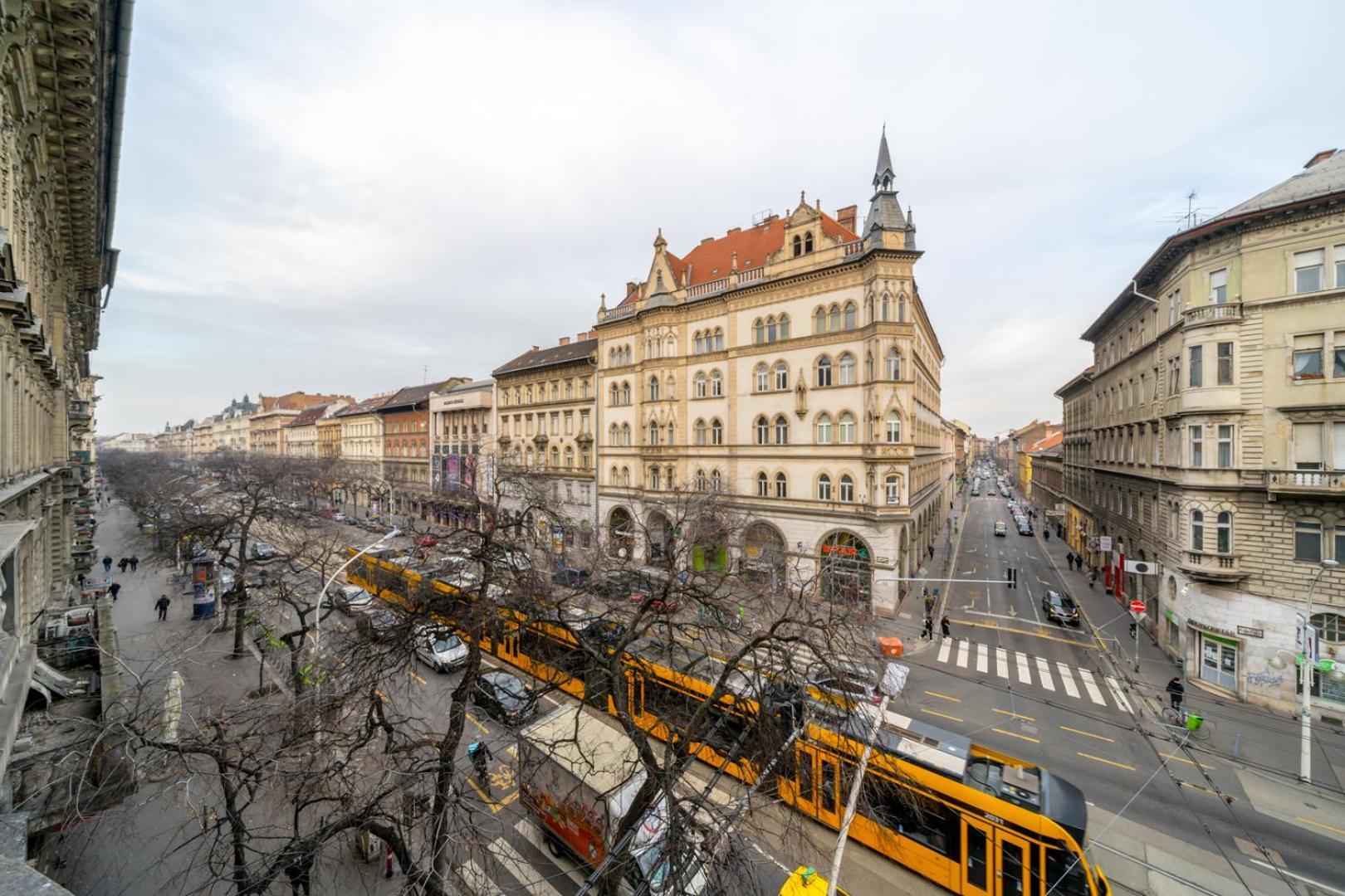 Appartement Downtown Delight - Erzsebet Blvd - 13 Ppl à Budapest Extérieur photo